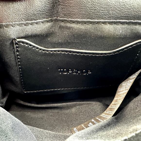 TOPSHOP Quilted Black Crossbody Bag with Gold Chain Strap - Picture 4 of 9